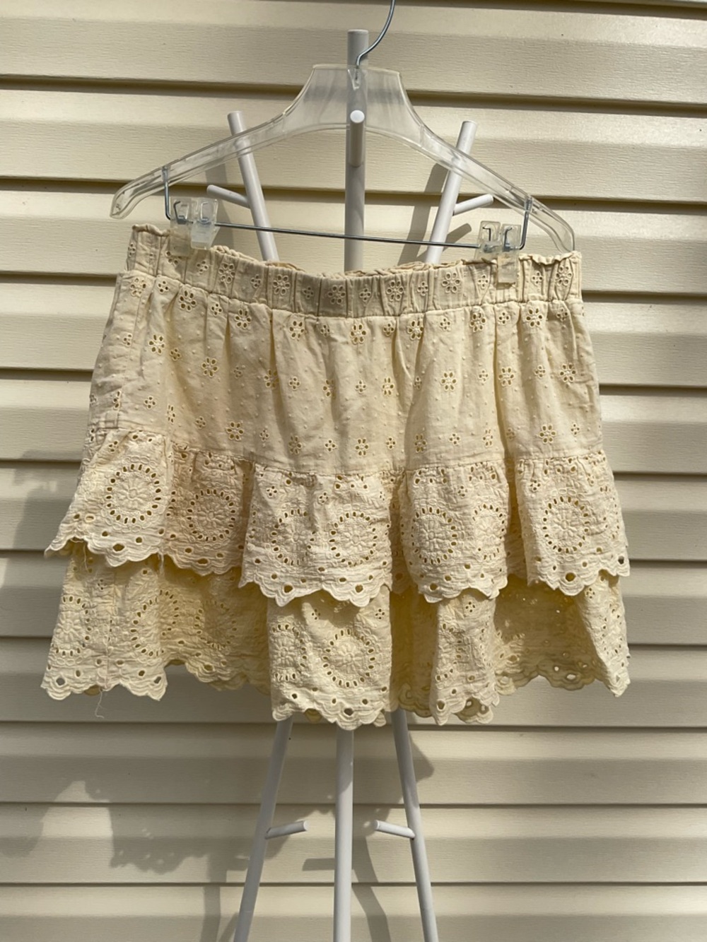 LOFT Cream Eyelet Tiered Micro Mini Skirt cotton ruffle 17” by 17”